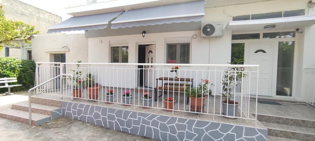 Seaside Apartments Nea Iraklia Exterior photo